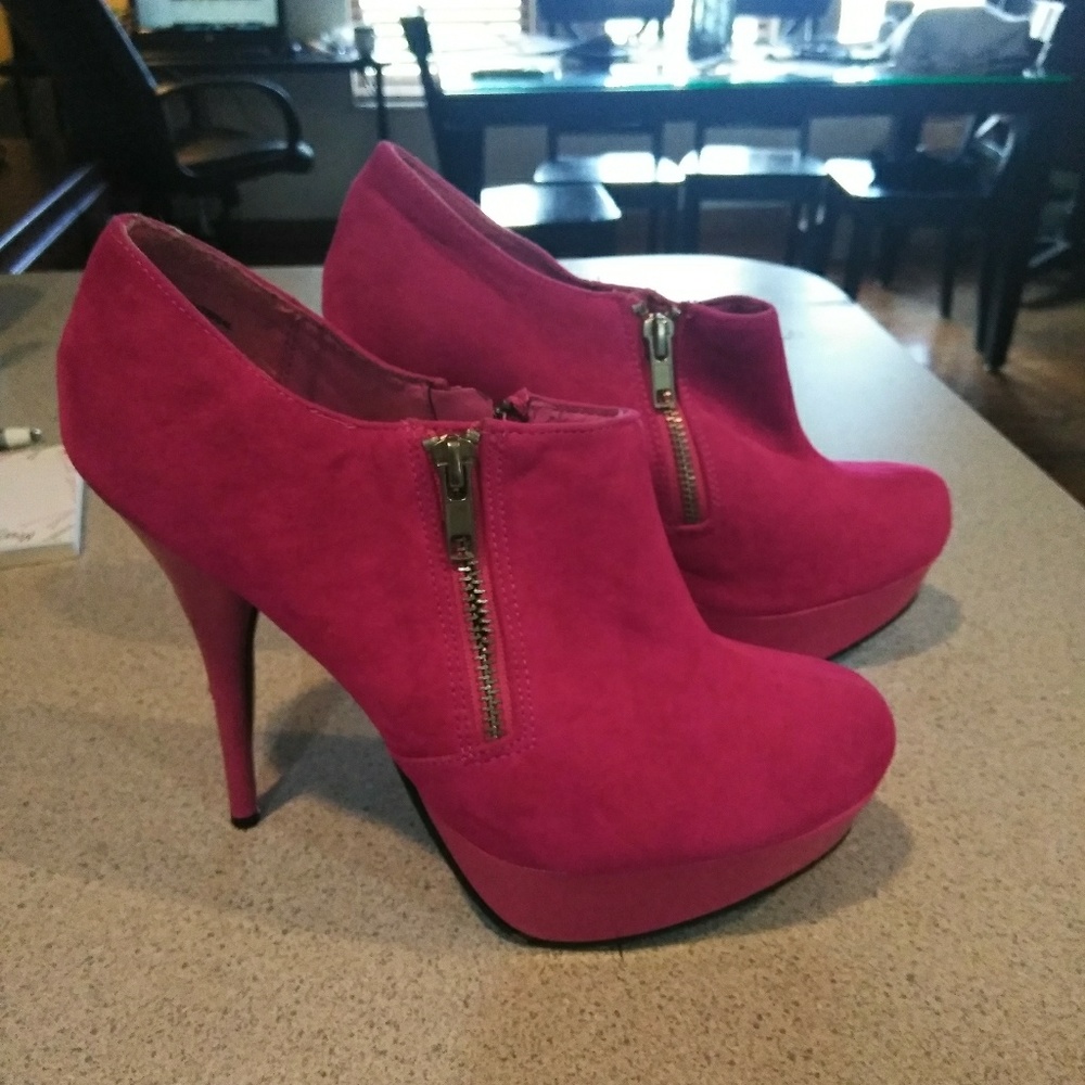 Rouge helium Pink bootie heels